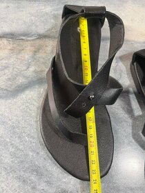 NOVÉ dámské černé sandále mezi prsty vel. 37 stélka 24 cm - 2