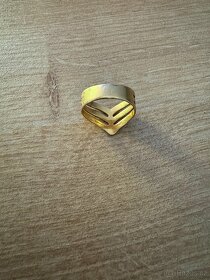 Zlatý prsten, 750 (18 K), průměr 2cm - 2