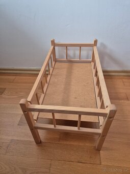 Dřevěná postýlka pro panenky - 2