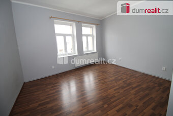 Pěkný dobře dispozičně byt 2+1 ve třetím patře cihlového dom - 2