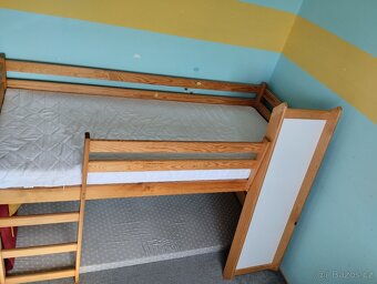 Dětská vyvýšená postel se skluzavkou a matrací - 2