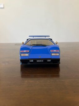 1/18 Autoart Signature Lamborghini Countach Walter Wolf Blue - 2