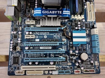 GA-890FXA-UD5(AM3) + AMD Phenom II X4 810+ 8GB ddr3 - 2