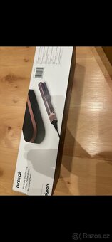 Dyson vysoušeč a žehlička Airstrait v setu s pouzdrem. - 2