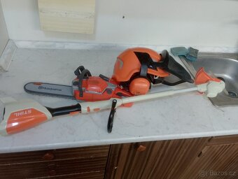 Dětská pila, křovinořez a helma - 2