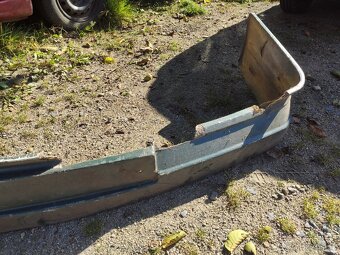 Tatra 613-4 - Přední nárazník poškozený - 2