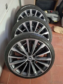 Barum Bravuris 5HM 225/35 R19 - 2