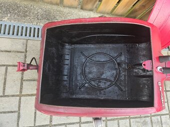 Pav 40 se štítem - 2