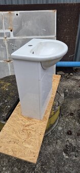 Umyvadlo se skříňkou - 2