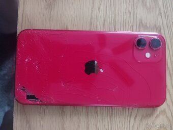 Prodám iPhone 11 starší tel. - 2