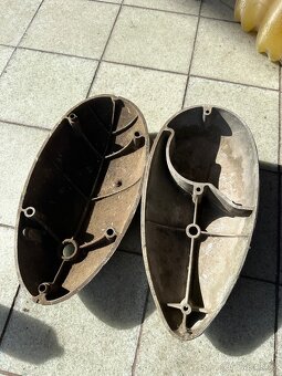 Jawa 250 Pérák víka motoru - 2