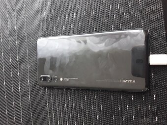 Prodám huawei p20 pro blokovány na dily - 2