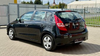 Hyundai i30 //1.4i//80kW//1.MAJITELKA//70TKM//SERVIS// - 2