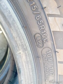 Prodám 2ks pneu 215/65/16 Zátěžové - 2