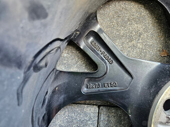 Sada originálních kompletních 18" ALU kol Toyota+disk navíc - 2