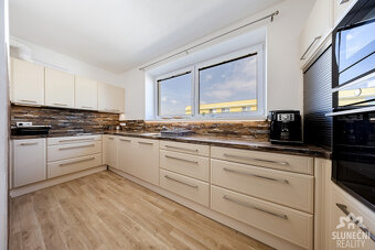 Pronájem bytu 3+kk s vyhrazeným parkovacím stáním, 85 m², Uh - 2