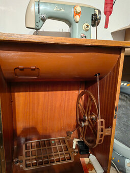 šicí stroj Lada - 2