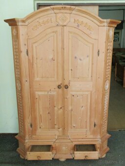 Skříň šatní z borovice vyřezávaná - masiv - Výborný stav - 2