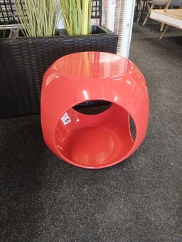 Červený konferenční/odkládací stolek kostka - 2