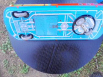 E film Lemez Stará kovová hračka - 2