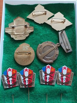 Odznaky vojenské. - 2