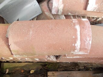 Použité střešní hřebenáče. - 2