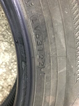 Yokohama 215/65-1799V Zimni - 2