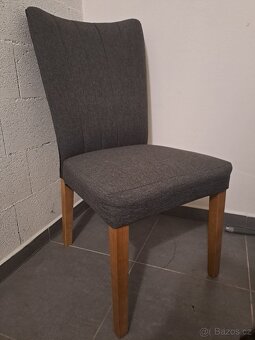 Elegantní šedé židle s dřevěnými nohami - 2