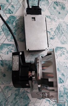 SODÍKOVÁ  LAMPA - 2