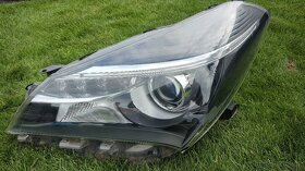 Toyota Yaris III 2014-2017, lave predne svetlo z den. sviet. - 2