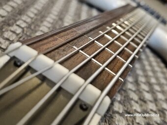 Aktiv Hybrid 4+2 fretless bezpražcová baskytara Ibanez - 2