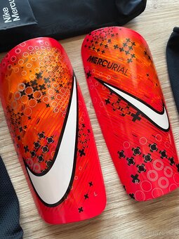 Fotbalové chrániče Nike XL - NOVÉ - 2