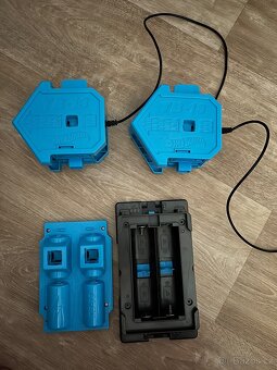 Hotwheels dráha s elektrickými zrychlovačemi. - 2