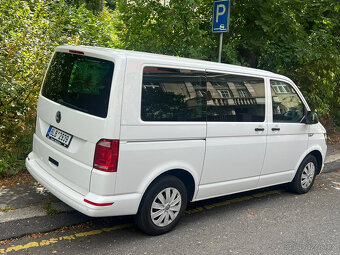 VW Multivan 2019, 110kw, 124000km, servis jen VW, 7 míst - 2