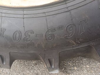 16,9-30  Dvě obutá kola Zetor Pneu nové. - 2