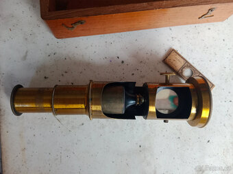 Starý mosazný mikroskop - 2