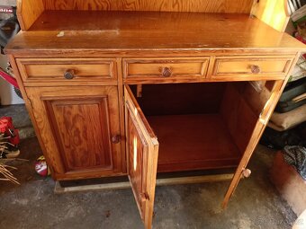 Kuchyňská kredenc. - 2