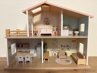 Domeček pro panenky - 2