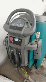 Podlahový mycí stroj TENNANT T 300 E - 2