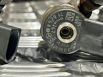 // Vstřikovače OM 640 2.0CDI Mercedes // - 2