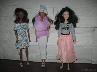 B sada 3ks oblečků na Barbie: šaty - 2