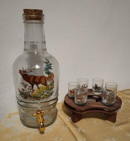 Láhev s kohoutkem a štamprlaty s motivy zvířat - 2