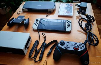 Nintendo Switch OLED + příslušenství + hra - 2