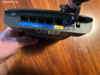 Cisco Linksys E900 Wi-Fi router - 2