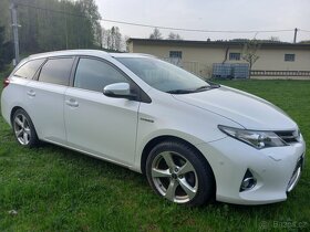 Toyota auris hybrid touring sport - odpočet dph - 2