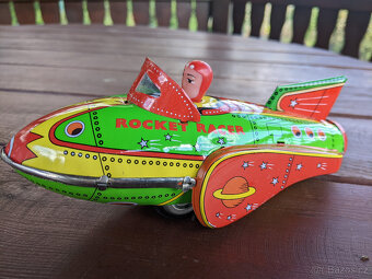 plechové autíčko raketa - 2