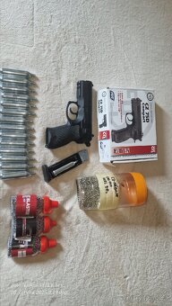 CZ 75D Compact CO2 s bohatým příslušenstvím - 2