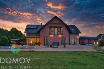 Luxusní rodinný dům s bazénem a pozemkem 2 584 m2 - Nučic - 2