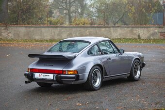 Porsche 911 Carrera 3.2 - 2