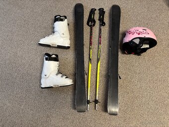 Dětské lyže Atomic 100cm, hůlky 90, boty vel.35/36, helma - 2